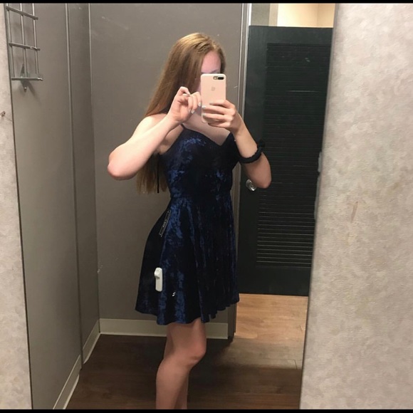 Blue velvet dress - Picture 1 of 7